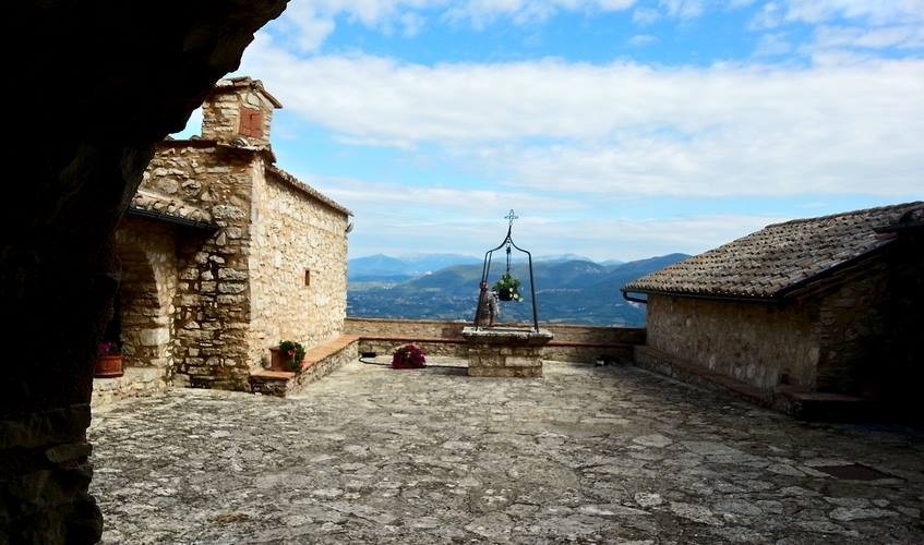 Il chiostro del convento francescano
