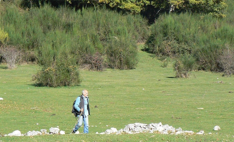 Una conca prativa, che la vegetazione sta riconquistando